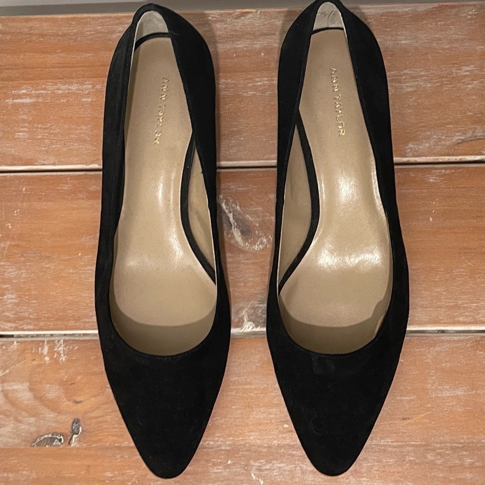 NWOT Ann Taylor Bette Black Suede Shoes 6.5
